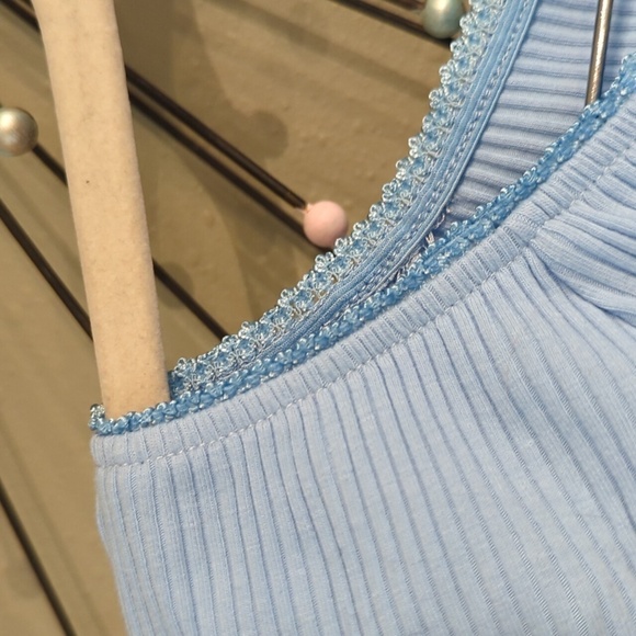 Princess Polly cinched crop light blue top size 2 - Picture 7 of 10